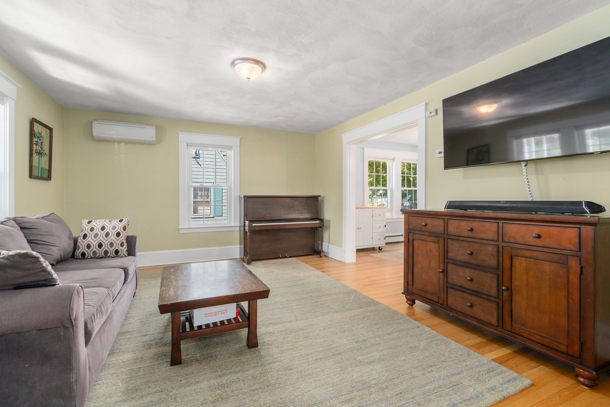 128 Pleasant St Property Photo 8