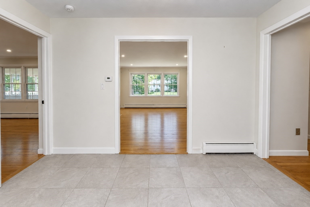 93 Wyndward Rd Property Photo 3