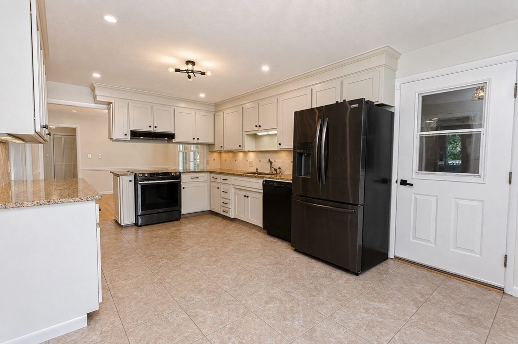 93 Wyndward Rd Property Photo 8