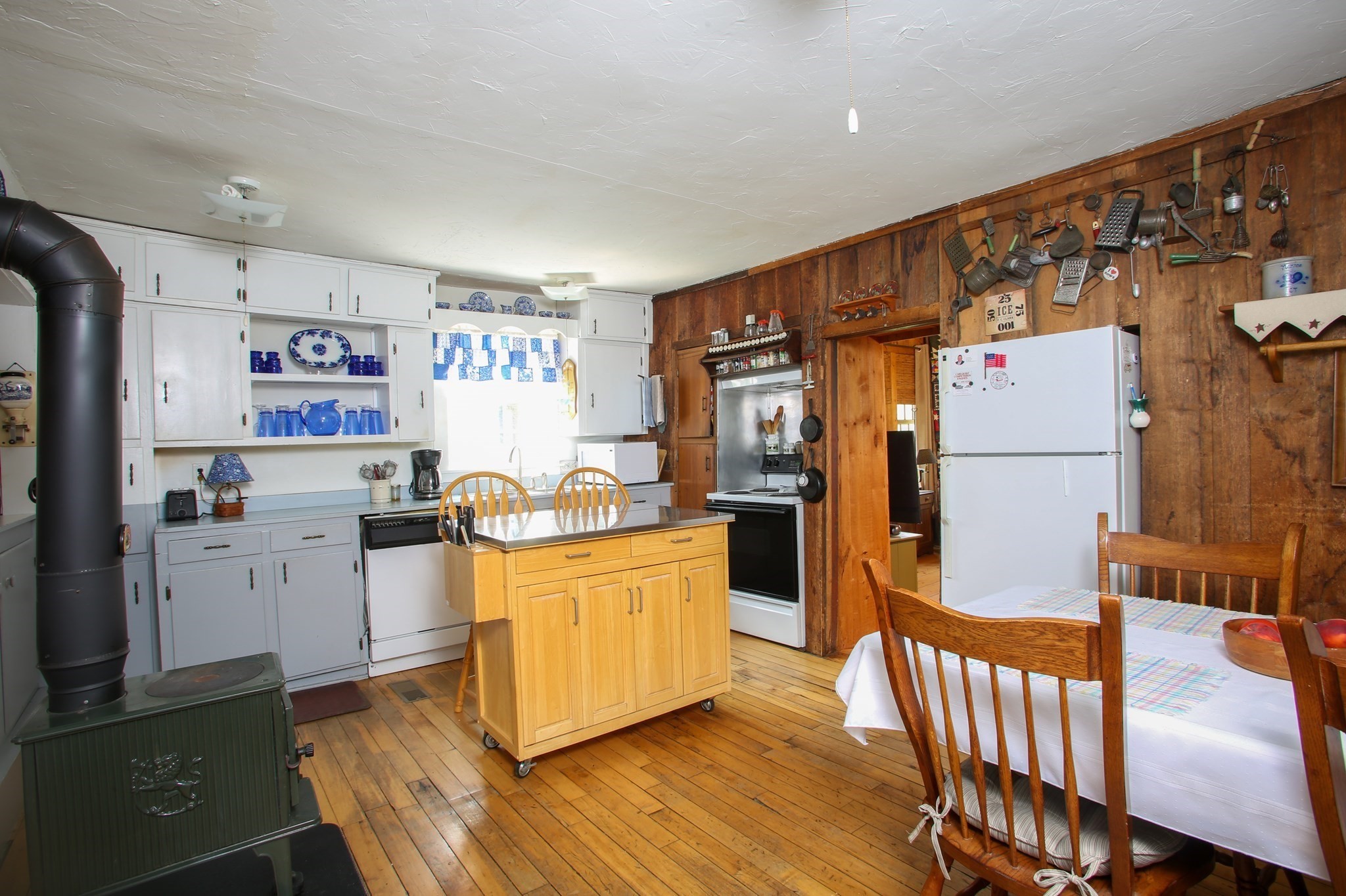 154 Leshure Rd Property Photo 5
