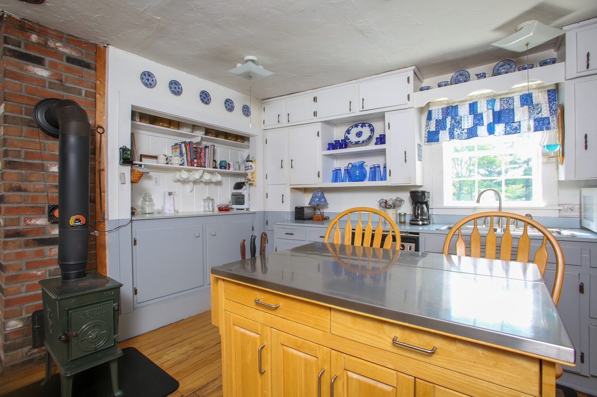 154 Leshure Rd Property Photo 6