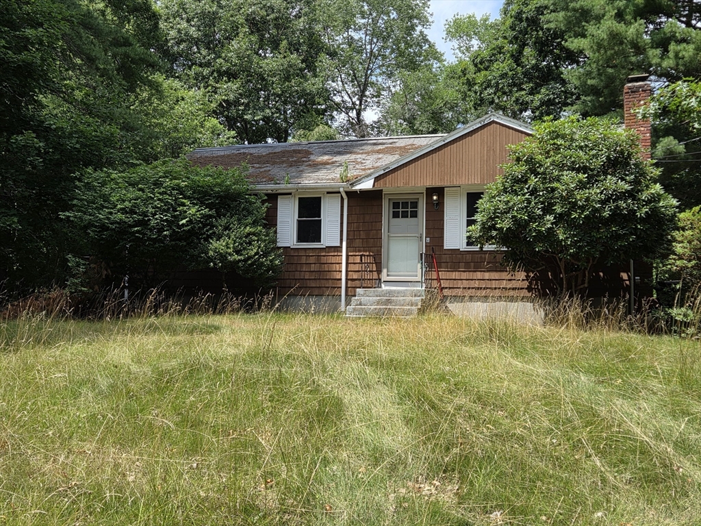 23 Eisenhower Dr Property Photo 1