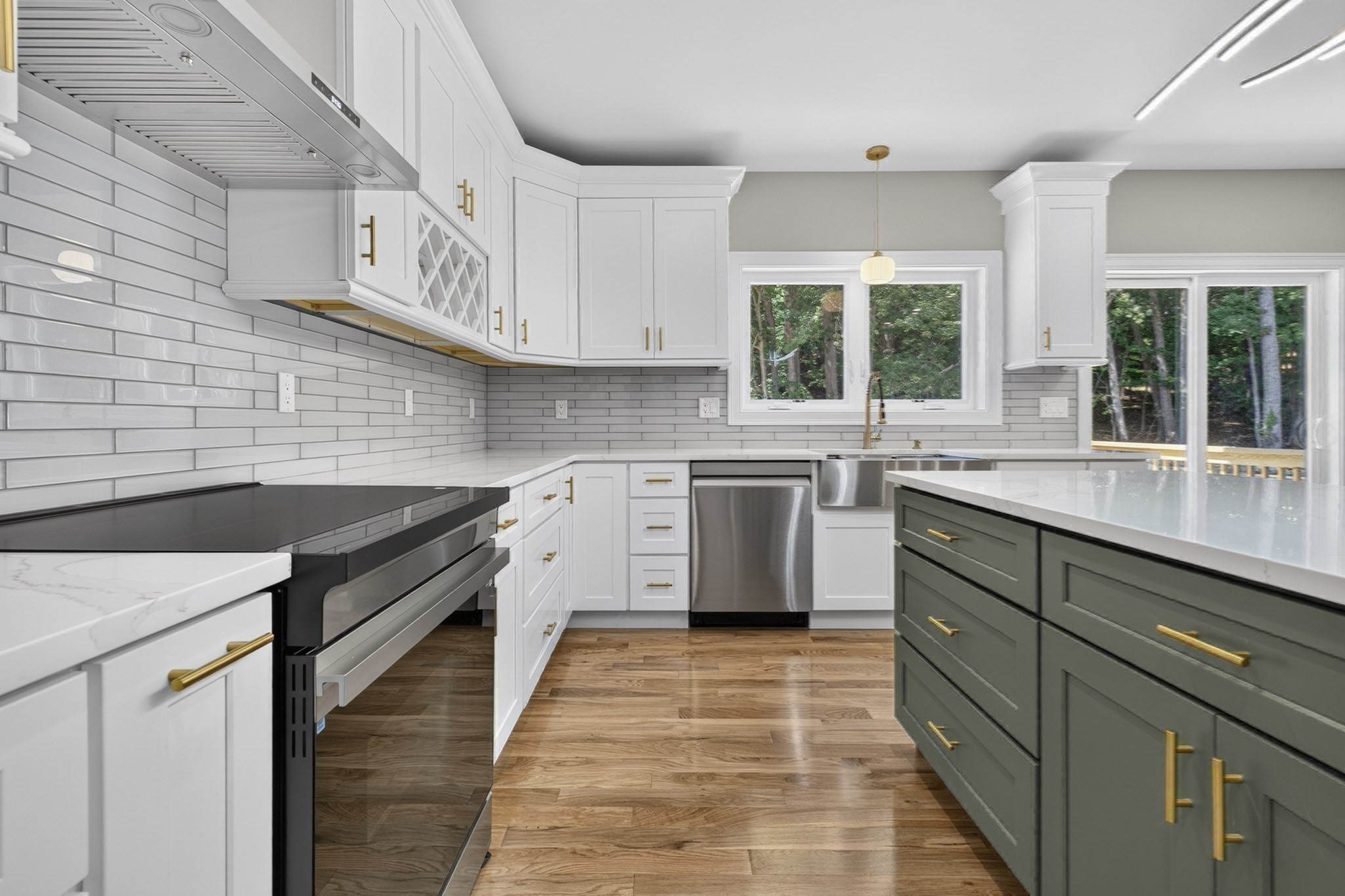 27 Rollins # A Property Photo 13