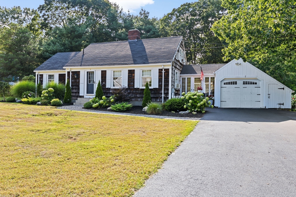 4 Country Drive Property Photo 1