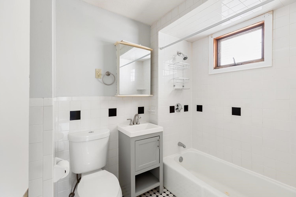 19 Fernwood Ave Property Photo 4