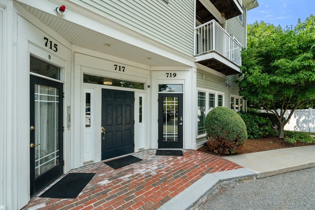 717 Washington St # F Property Photo 2