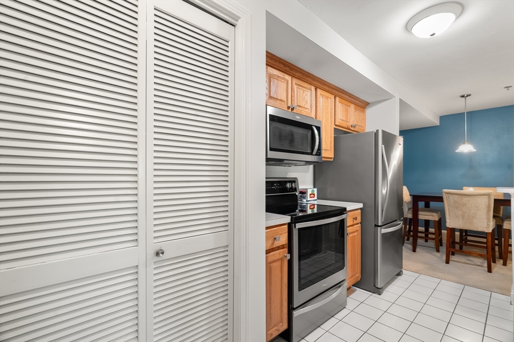 717 Washington St # F Property Photo 4