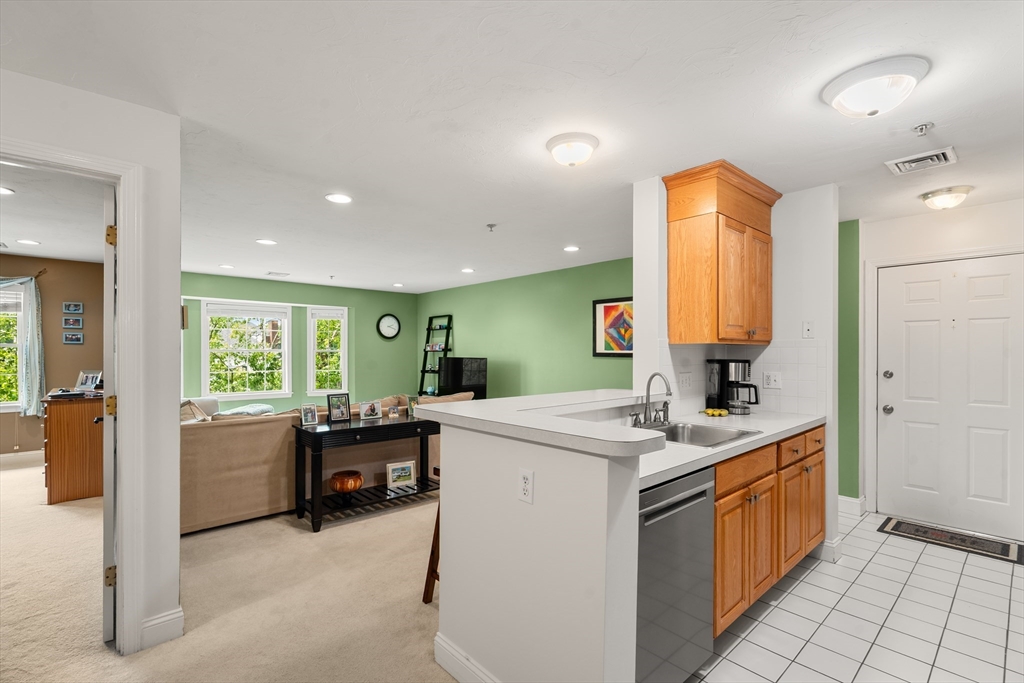 717 Washington St # F Property Photo 8