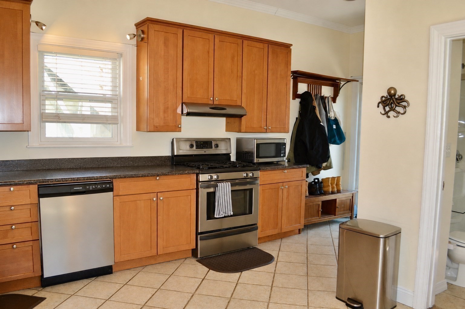13 Howe St Property Photo 4