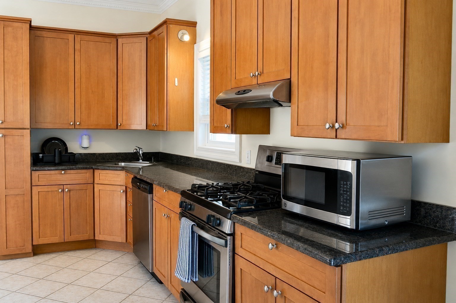 13 Howe St Property Photo 6