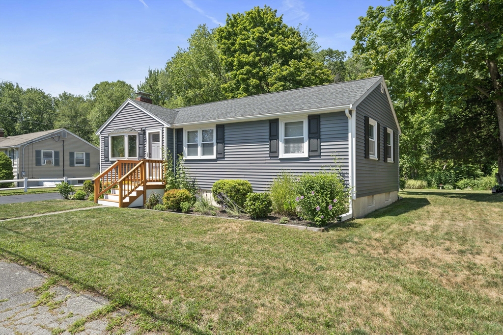 38 Roseen Rd Property Photo 2