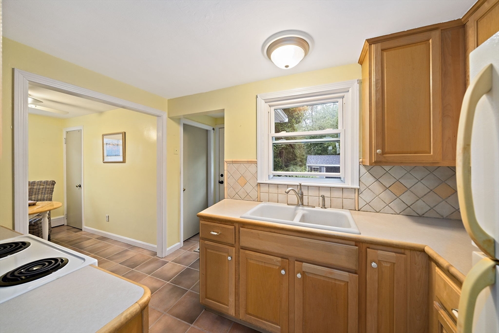 38 Roseen Rd Property Photo 6