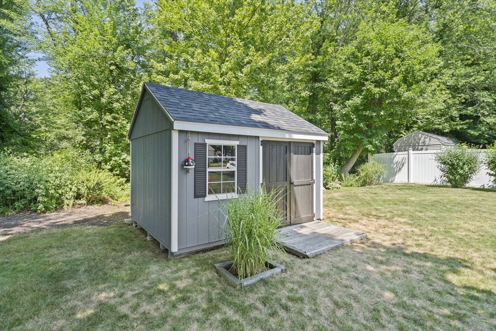 38 Roseen Rd Property Photo 21