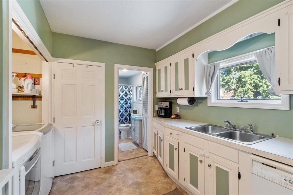 2 Williams Street Property Photo 12