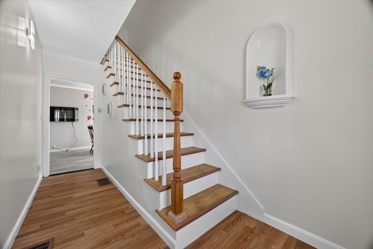 171 Bartlett St Property Photo 11