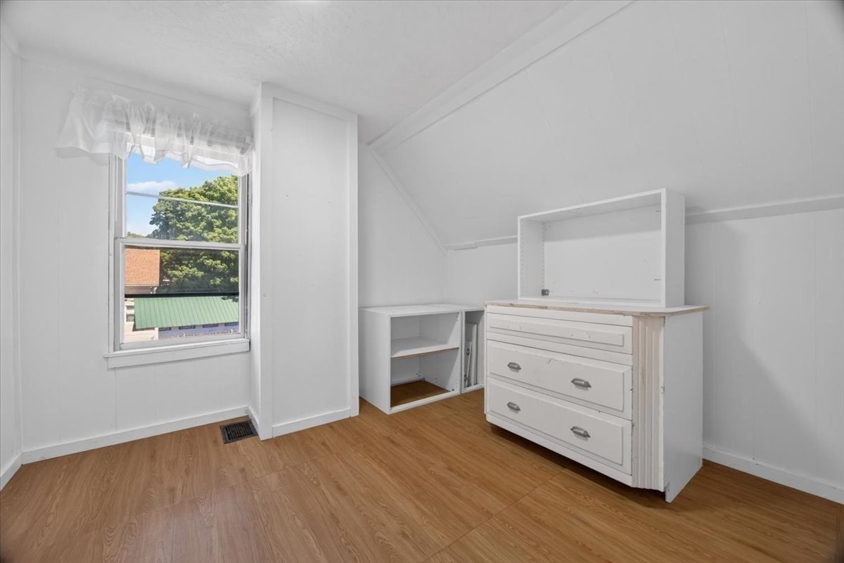 171 Bartlett St Property Photo 17