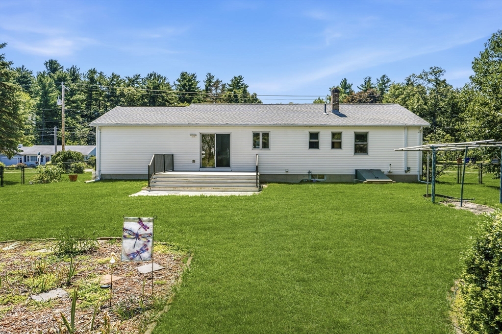 65 Plain St Property Photo 10