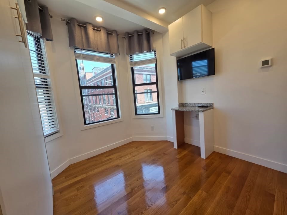 16 Fifth St # 11 Property Photo 1