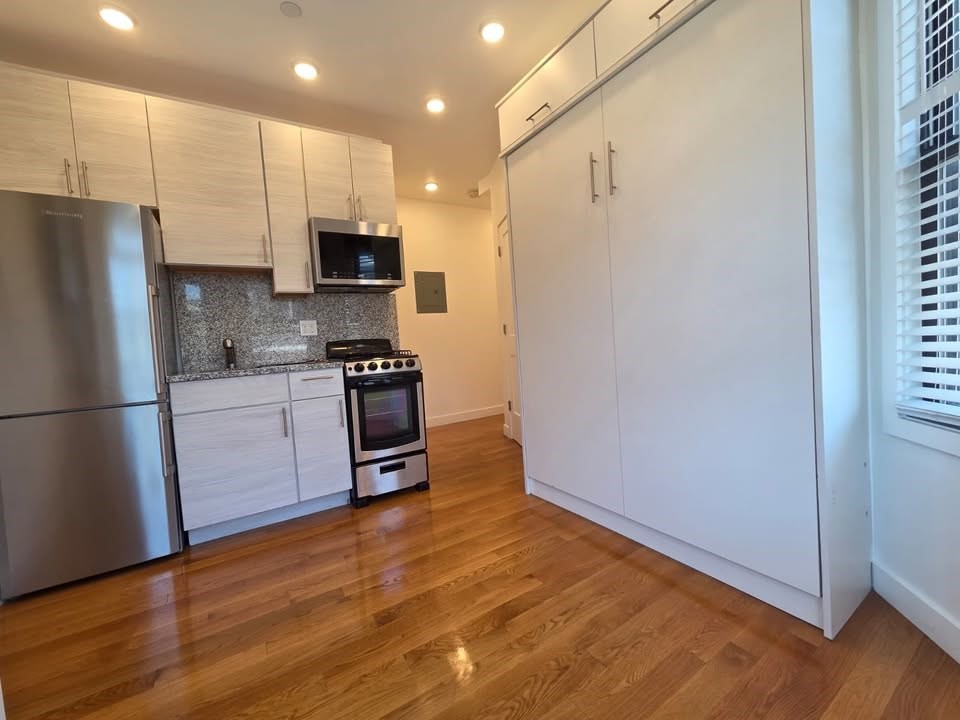 16 Fifth St # 11 Property Photo 3