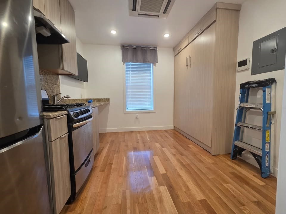 21 Fifth St # 15 Property Photo 3
