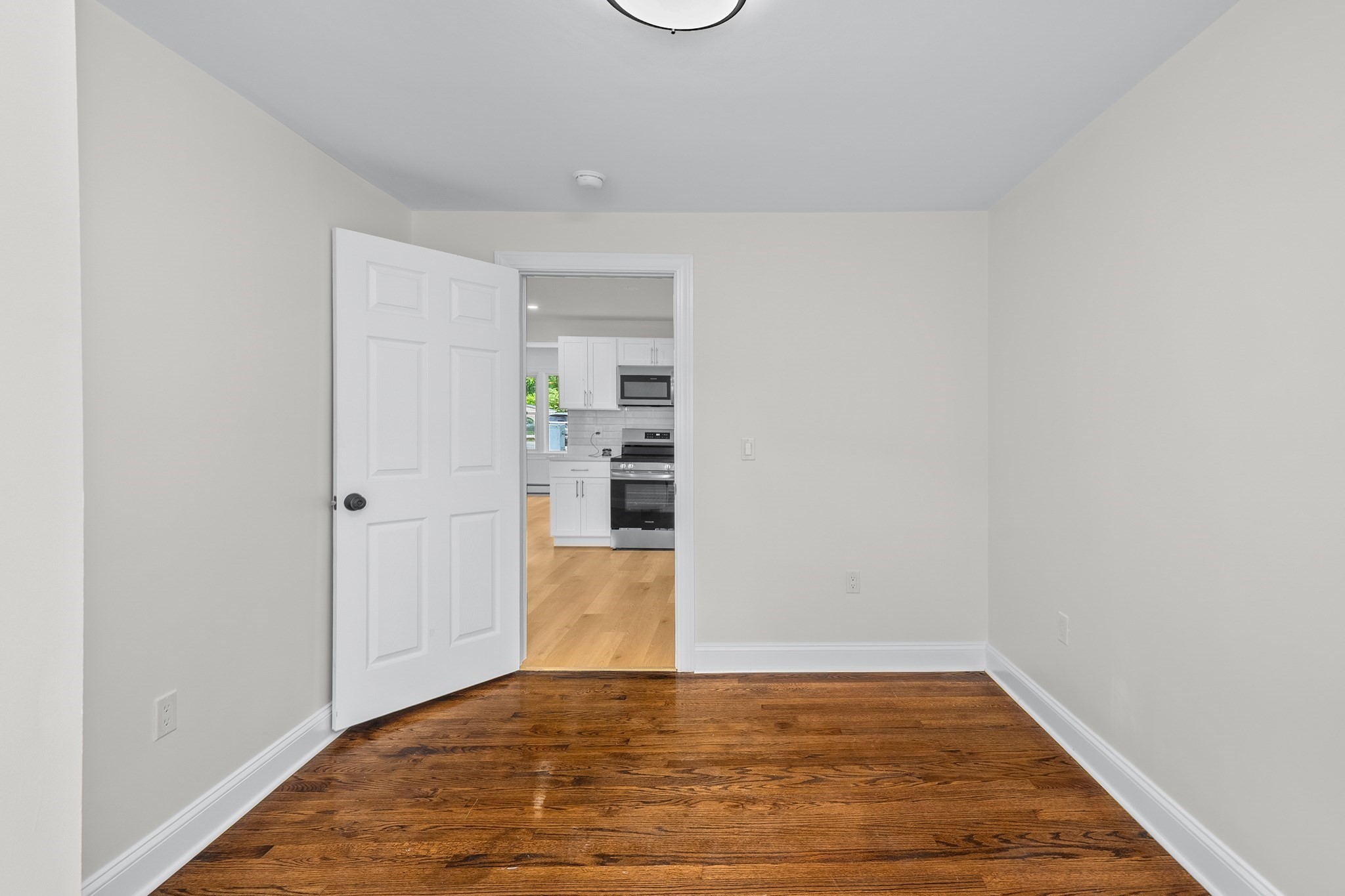 90 W Carpenter St Property Photo 8