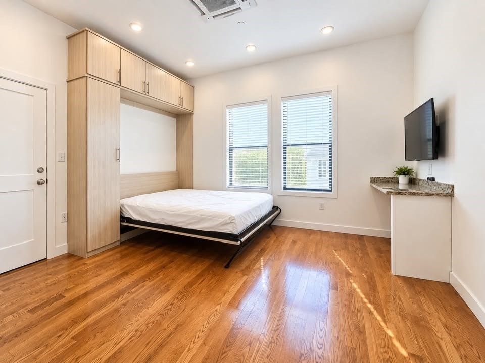 9 Sixth St # 8 Property Photo 1