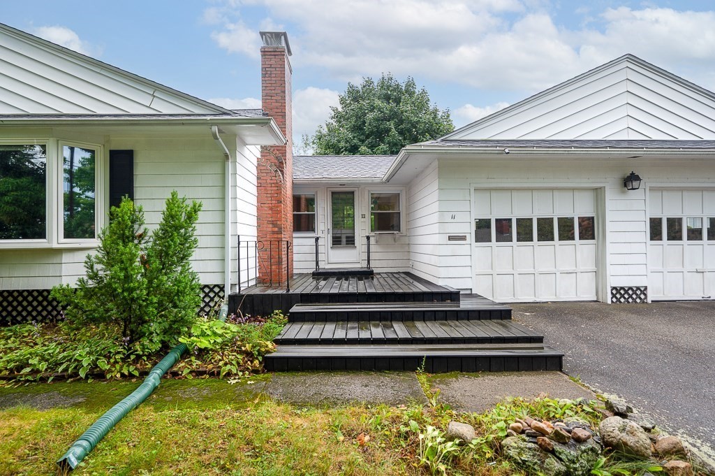 11 Lyndale Rd Property Photo 1
