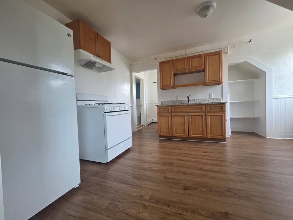 133 Chesnut St # 6 Property Photo 3