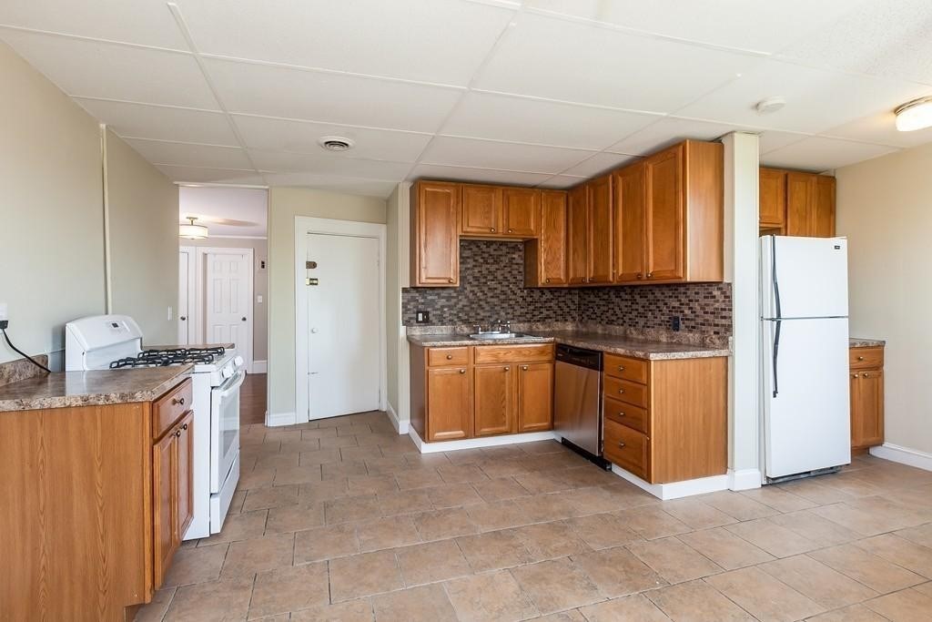 394 Riverway # 12 Property Photo 7