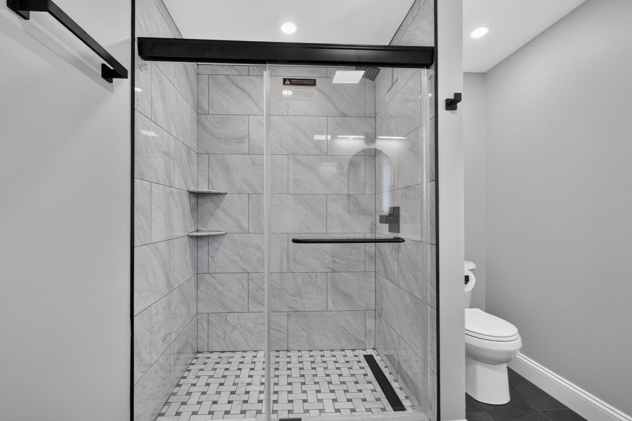 27 Rollins # B Property Photo 18