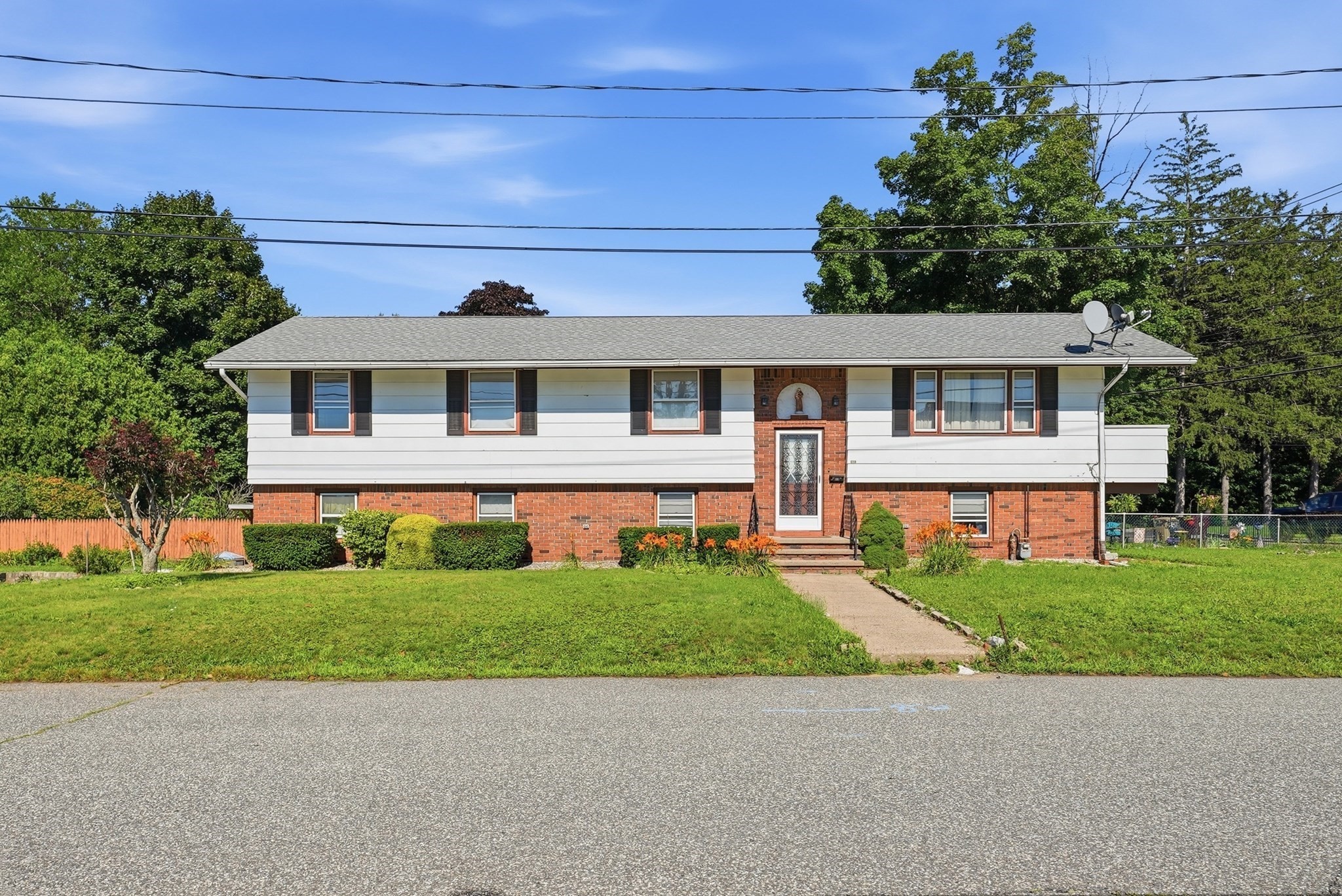 619 East St Property Photo 1