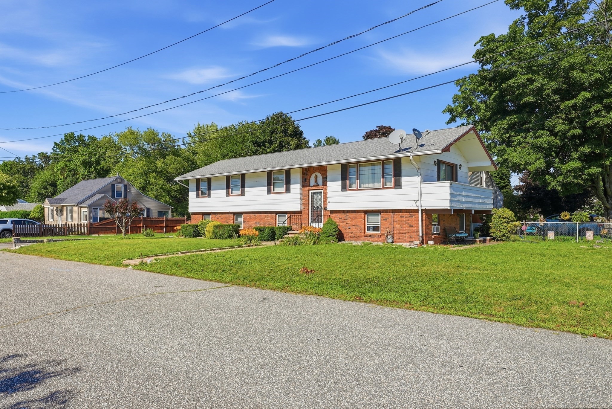 619 East St Property Photo 2