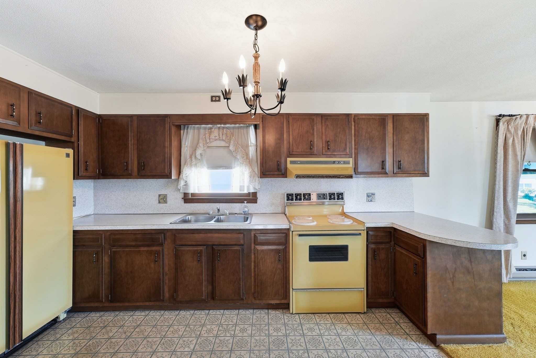 619 East St Property Photo 9