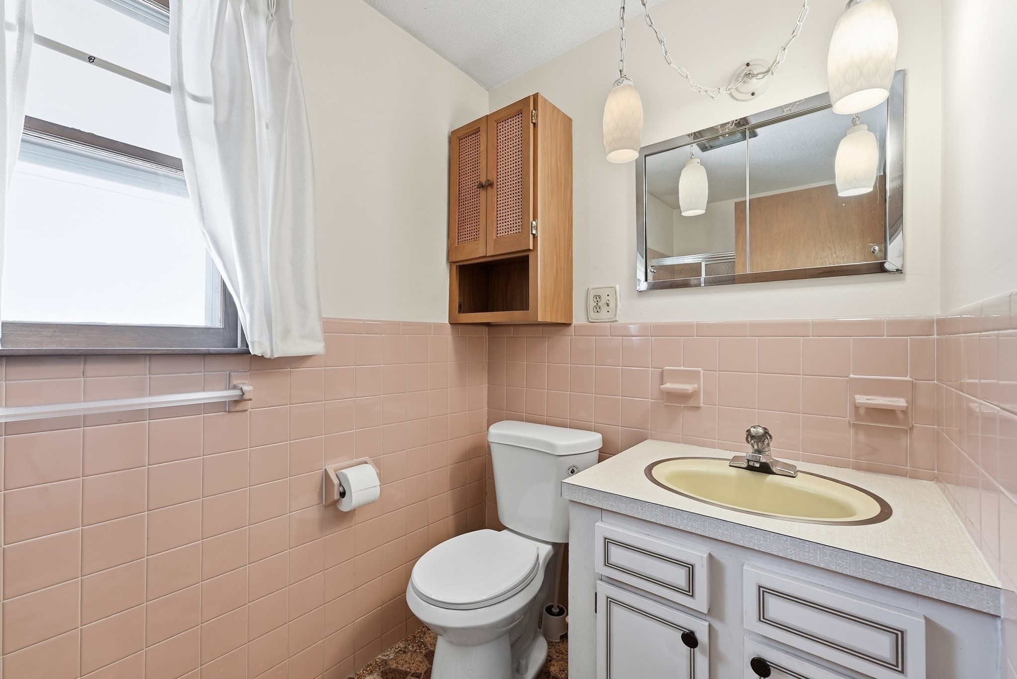 619 East St Property Photo 15
