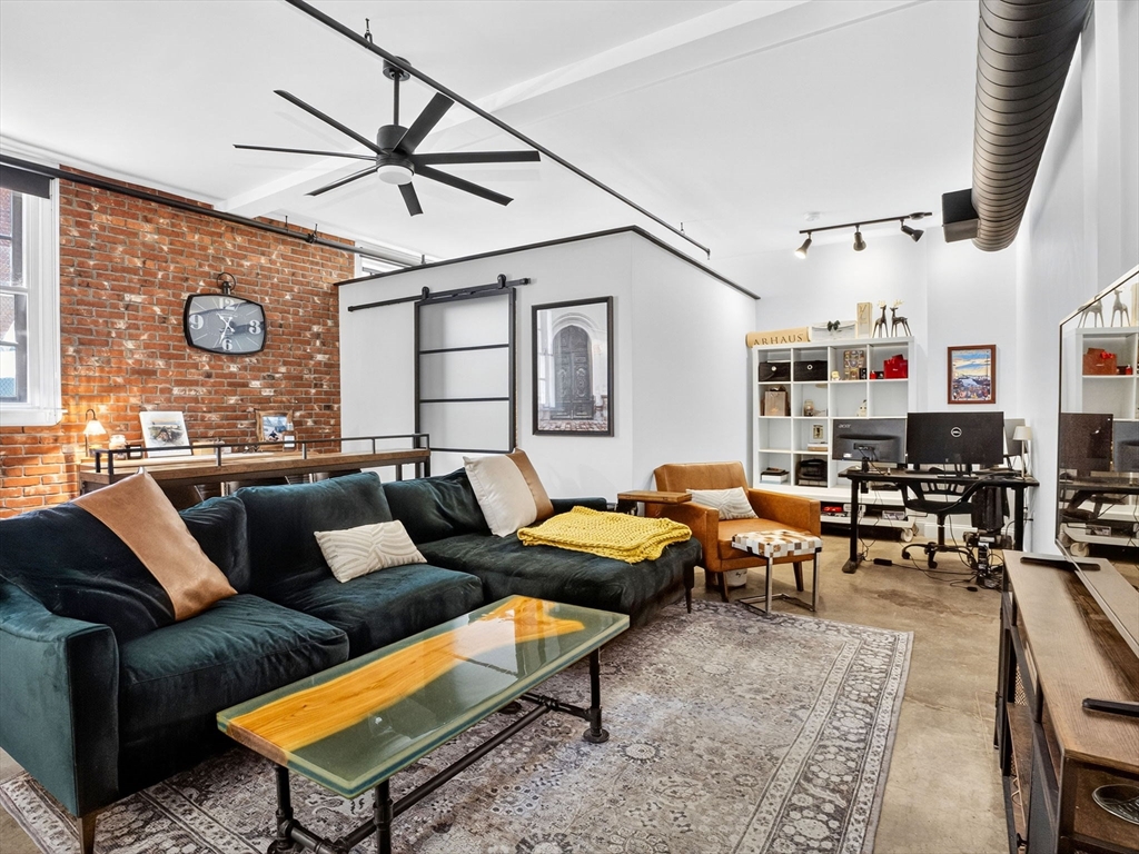 7 Crombie St # 4 Property Photo 1