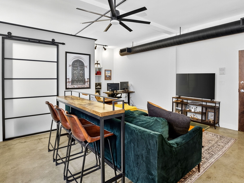 7 Crombie St # 4 Property Photo 3
