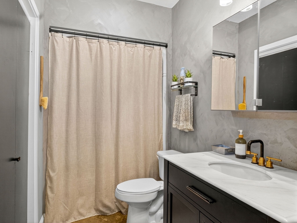 7 Crombie St # 4 Property Photo 9