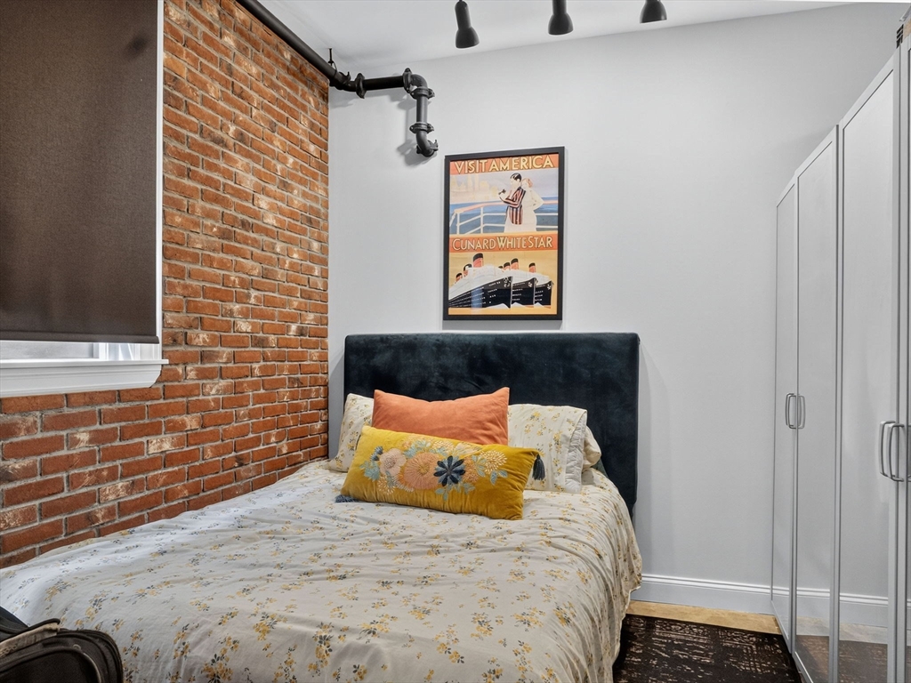 7 Crombie St # 4 Property Photo 11