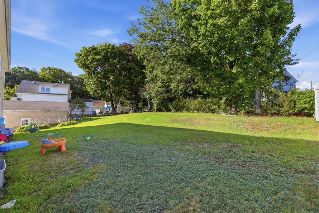 28 E Meadow Rd Property Photo 5