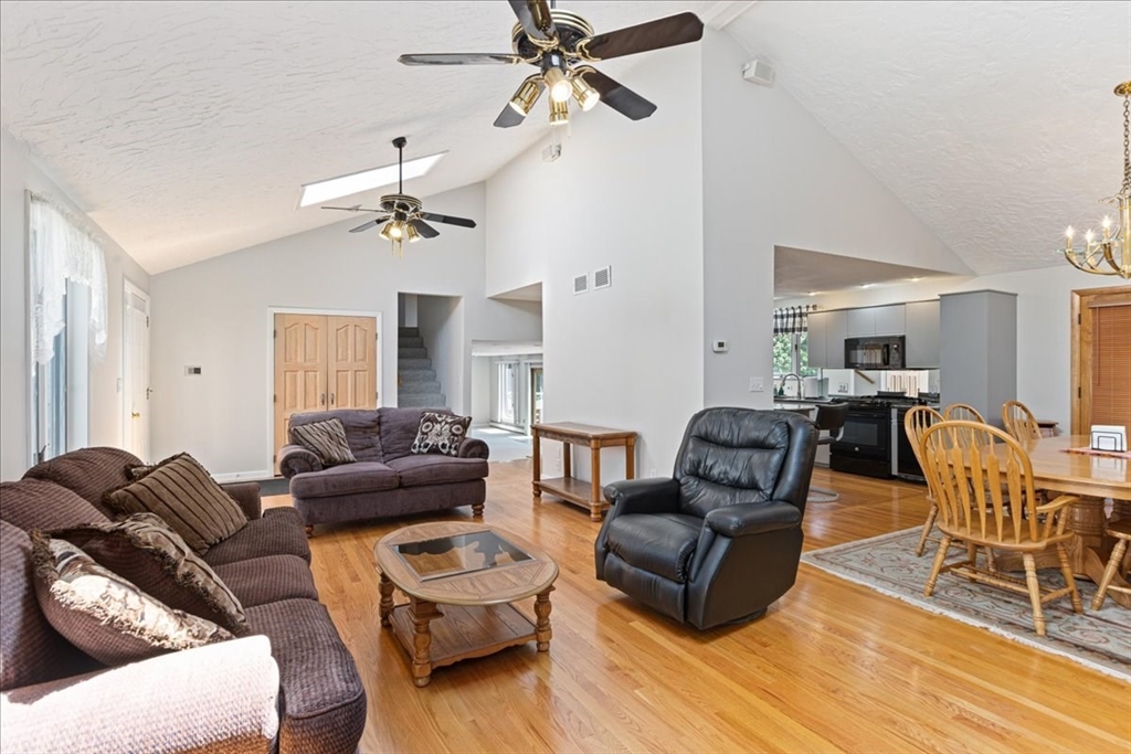 5 Carol Ann Rd Property Photo 6