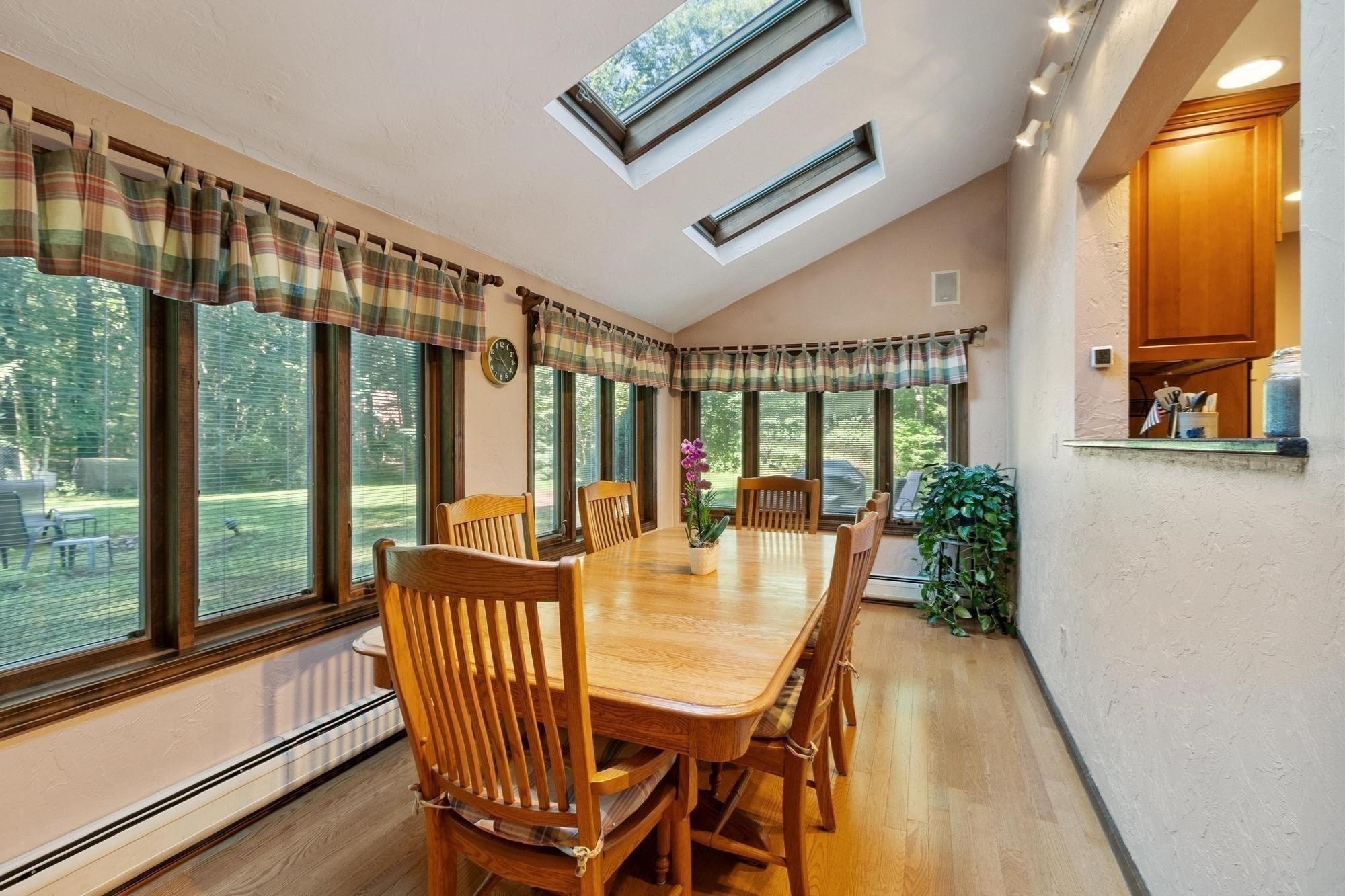 140 Thurlow Street Property Photo 3