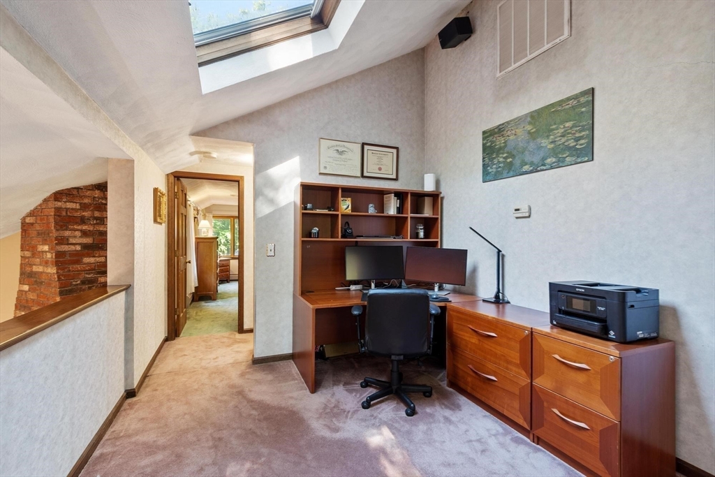 140 Thurlow Street Property Photo 33