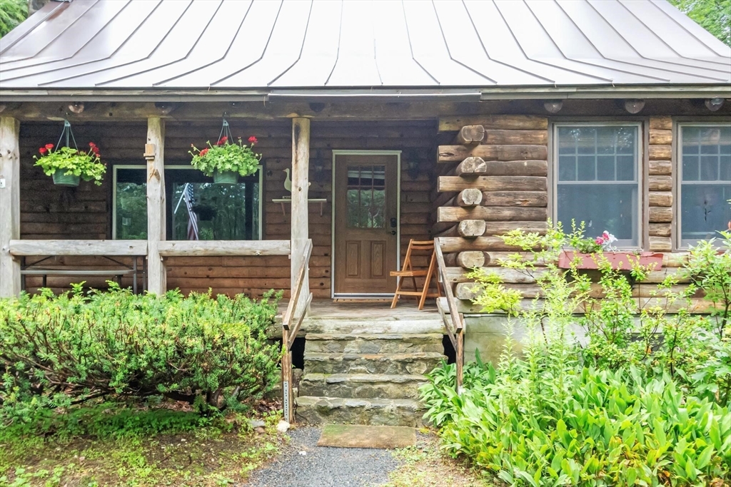 300 Lockes Village Rd Property Photo 3