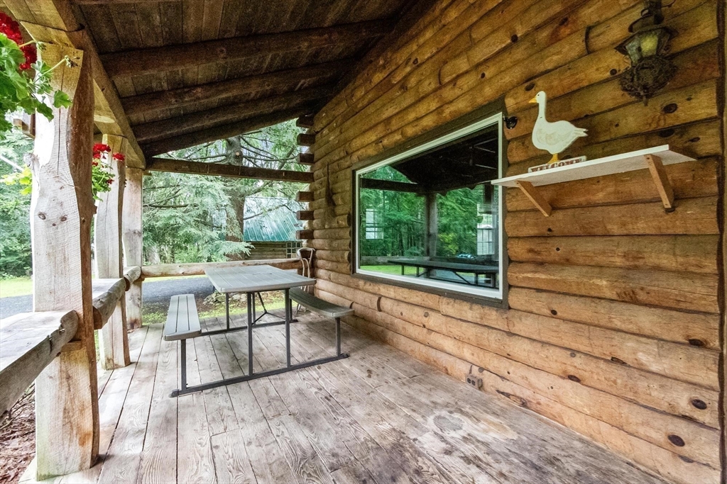300 Lockes Village Rd Property Photo 7