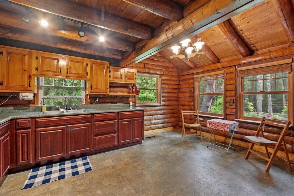 300 Lockes Village Rd Property Photo 13