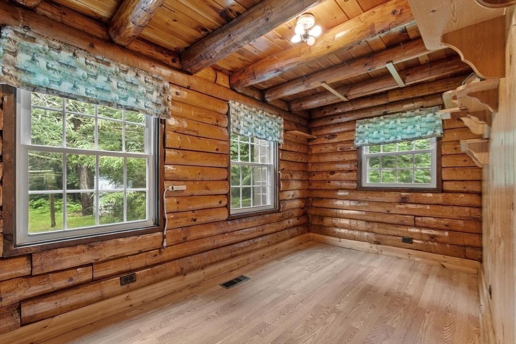 300 Lockes Village Rd Property Photo 15