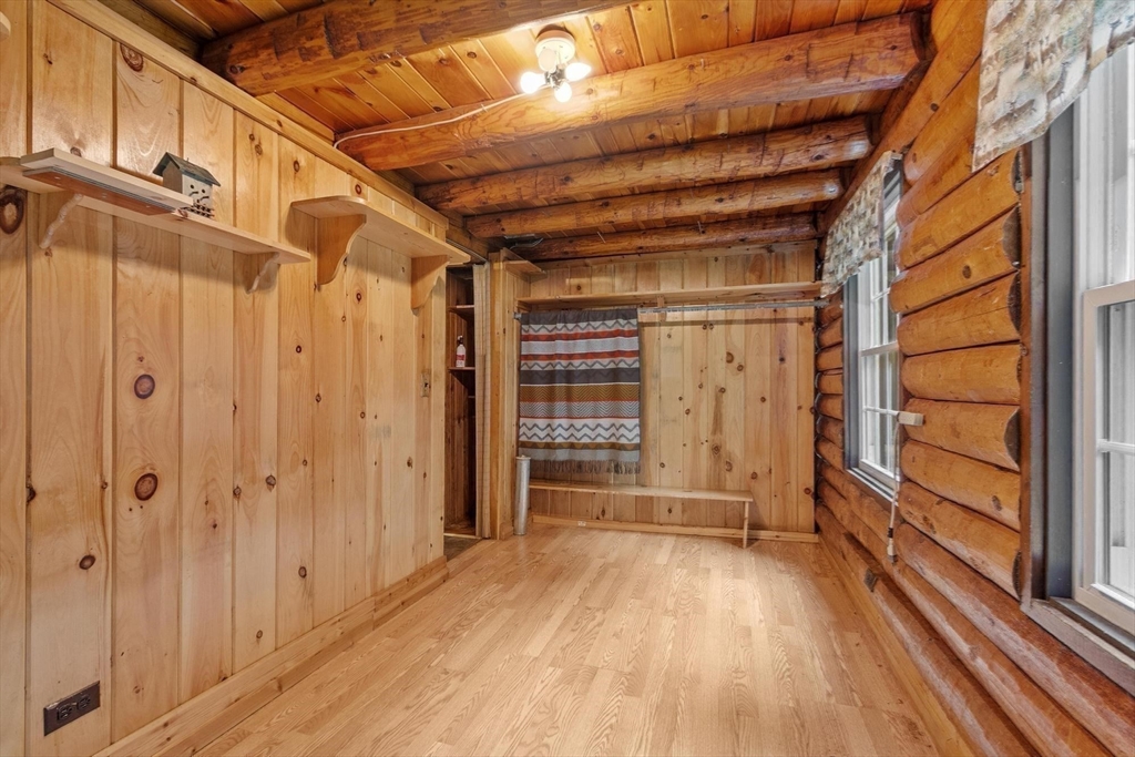 300 Lockes Village Rd Property Photo 17