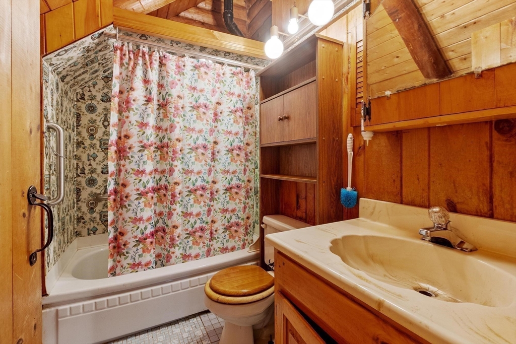 300 Lockes Village Rd Property Photo 19