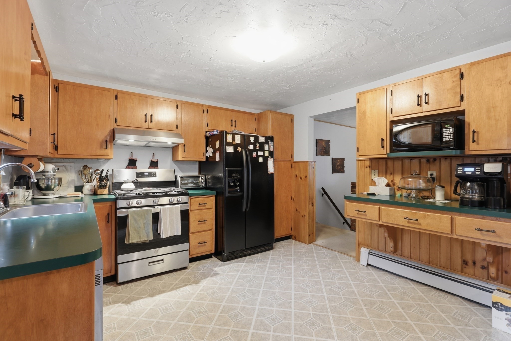 33 Rolling Ln Property Photo 4