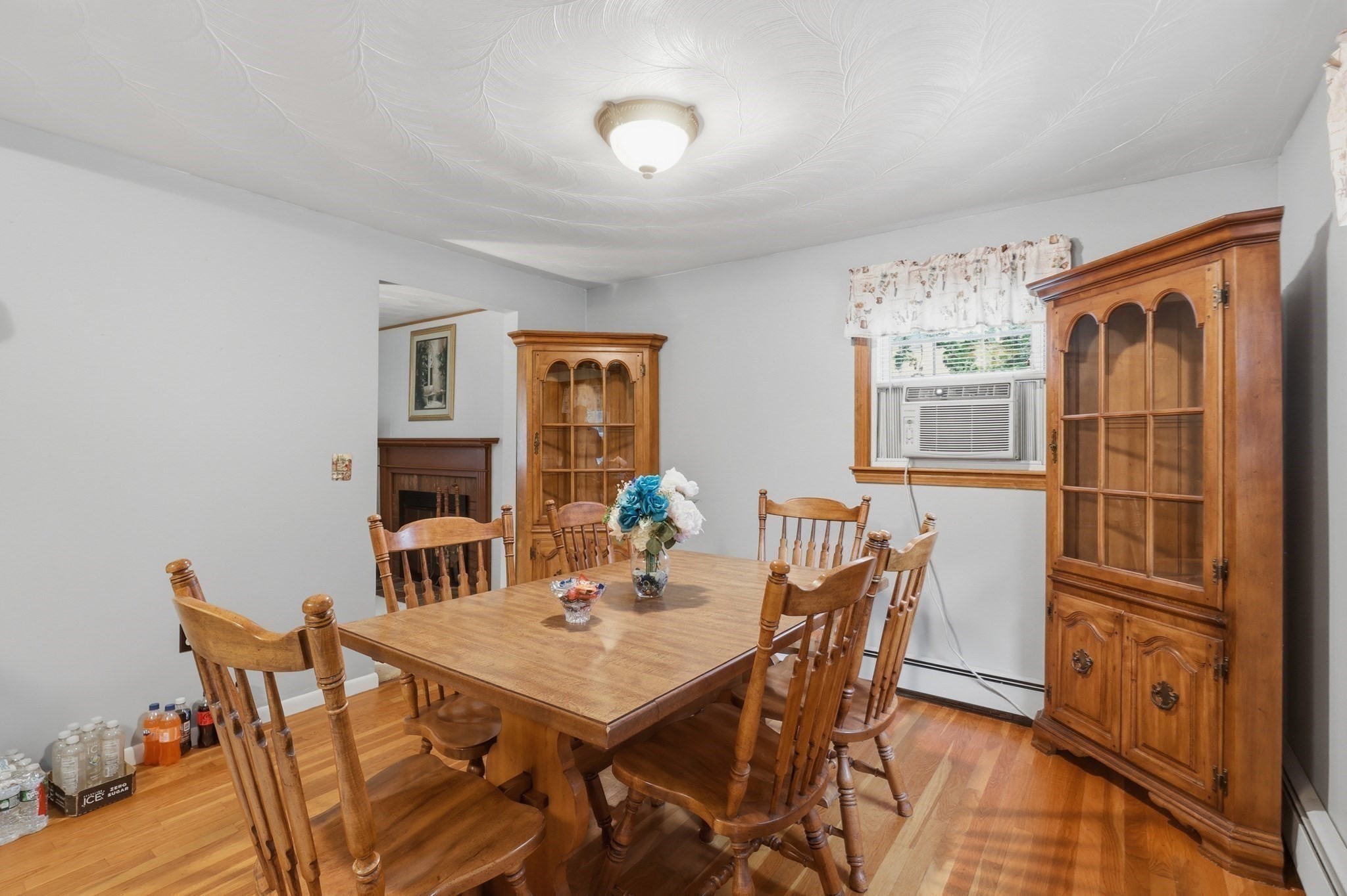 33 Rolling Ln Property Photo 8